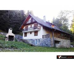 Anunturi Imobiliare Vanzare Cabana in pitorescul peisaj din Plaiul Foii, Zarnesti Brasov