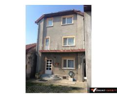 Anunturi Imobiliare De vanzare 2 case situate in aceeasi curte, teren 749 mp