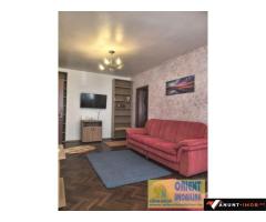 Tomis 1, Spital, de inchiriat apartament 3 camere, parter, mobilat